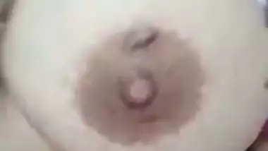 Indian teenage girl showing badi boobs
