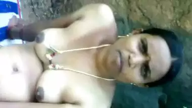 Desi randi aunty sitting nude outdoor clip