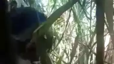 Desi lovers fucking in fields with hindi audio
