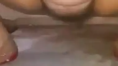 Desi aunty pissing