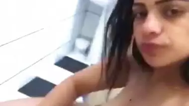 Delhi babe enjoys her sugar daddy’s dick in the Indian xxx