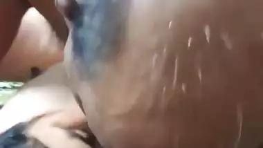 Man fucks his fair neighbor’s pussy in the desi sex video