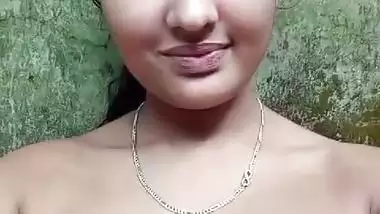 Cute girl outdoor nude video making for boyfriend