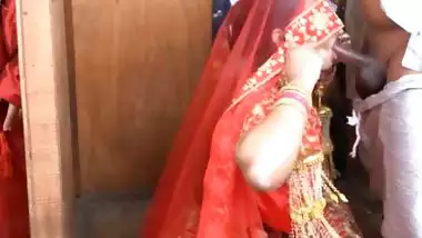 Desi sex video of Sasur fucking his Bahu on her suhagrat