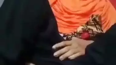 Nude, hijabi lady enjoys Pakistani sex with her client