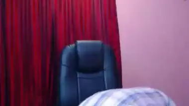 ???? I like this chick, but the camera work sucks in this video