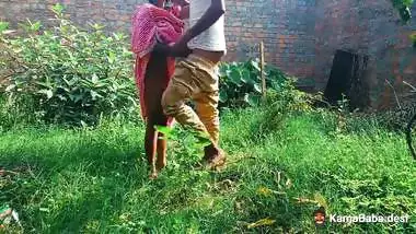 Bhabhi gets fuck behind her house in outdoor sex