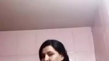 Paki aunty stripping bra and panty nude viral show