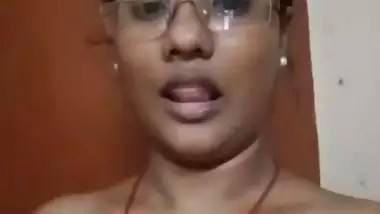 Bhabhi saying love you and showing nude body