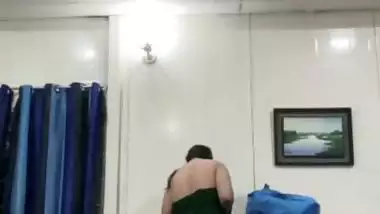 Bengali girl opening towel and fingering nude pussy