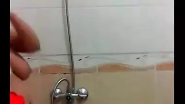 Hot Mba Girl Fingering herself in Wash room