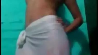 Desi cutie dancing episode has been shared on net