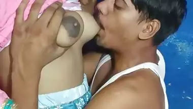 Married bhabhi boob sucking by local vegetable seller
