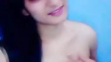 Marvelous Desi webcam model gladdens men with tits during the porn show