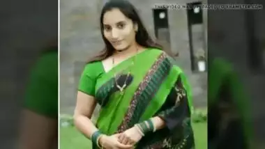 Desi hot girl loud mounig 