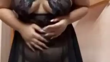 Tattooed cam girl nude pussy rubbing viral video call