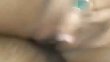 Desi bhabhi rubbing chut while fucking video