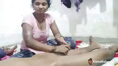 Bhabhi oil massages her devar in a desi sex video and fucks