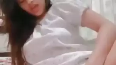 Fingers are supposed to help the Desi girl reach orgasm in XXX video