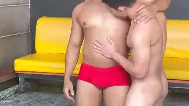 Pervert fucks a guy’s asshole in Bangkok in Indian gay porn